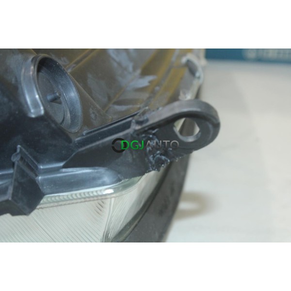 Phare projecteur avant gauche (2 pattes de fixation cassée réparée sans réclamation) Magneti Marelli LPC 712754058784 pour opel