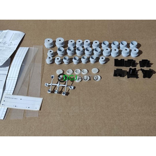 Lot accessoires passe cables bouchons Hager Vector pour coffret electrique
