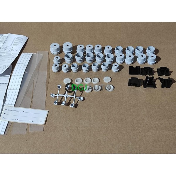 Lot accessoires passe cables bouchons Hager Vector pour coffret electrique