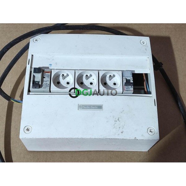 Coffret electrique 40A 30mA occasion avec 3 prises Merlin gerin Multi 9