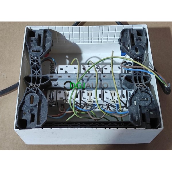 Coffret electrique 40A 30mA occasion avec 3 prises Merlin gerin Multi 9