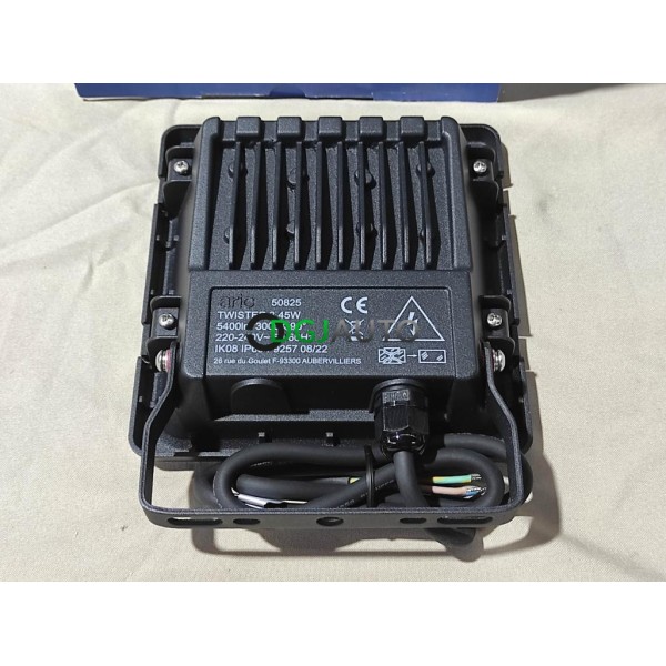Spot projecteur LED 45W 5400lm 3000K IP65 Aric Twister 3