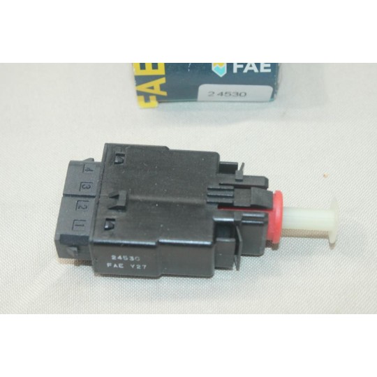 Contacteur pedale de frein feux stop FAE 24530 pour BMW serie 3 5 7 Z3 E23 E30 E32 E34 E36 E39 land rover range rover discovery 