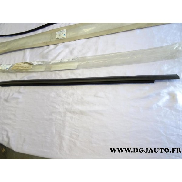 Joint leche vitre exterieur porte avant droite 13139331 pour opel vectra C