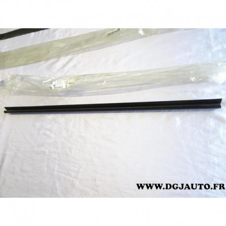 Joint leche vitre interieur porte avant gauche 13132073 pour opel zafira B partir 2005