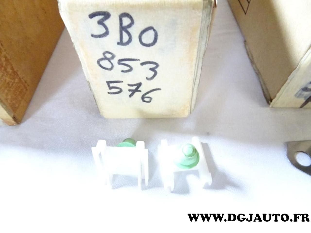 Lot 2 agrafes fixation baguette moulure porte 3B0853576 pour volkswagen passat Lot 2 agrafes fixation baguette moulure porte 3B0853576 pour volkswagen passat