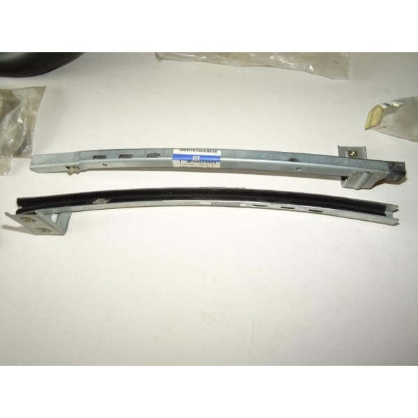 1 Glissiere rail guidage vitre avant droite 90532843 pour opel corsa B 3 portes