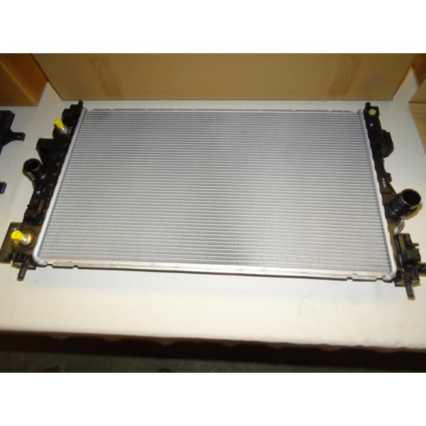 Radiateur refroidissement moteur 13310787 pour opel astra J zafira C cascada chevrolet cruze 2.0CDTI 2.0 CDTI
