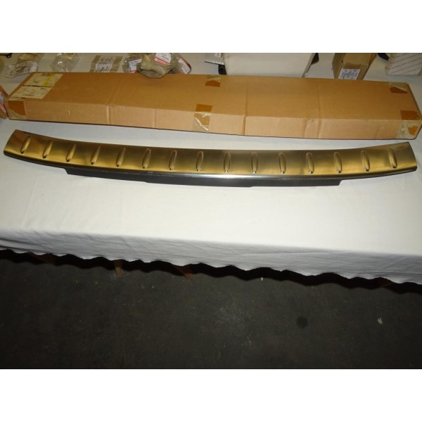 Plaque revetement seuil de hayon de coffre acier 95470864 pour chevrolet orlando partir de 2010 (trace de colle)