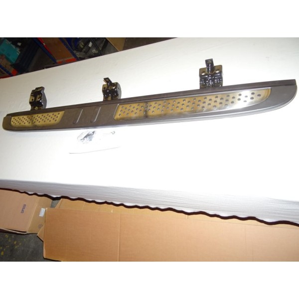 Marche pied longitudinal droit 93744190 pour opel antara chevrolet captiva partir de 2007 (possible mini defaut visuel)