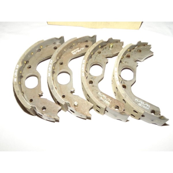 Jeux 4 machoires de frein arriere 197x40mm montage akebono MN102640 pour mitsubishi galloper L400 pajero montero