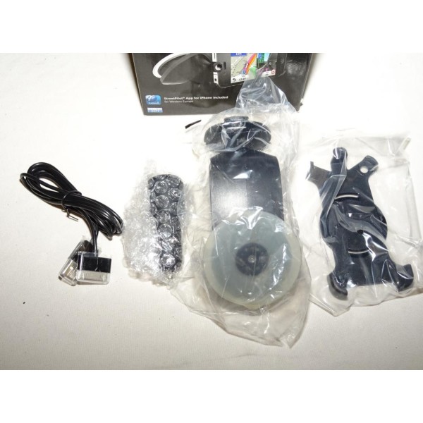 Support telephone mobile iphone 4 et 4S avec cable chargeur allume cigare 010-11898-00