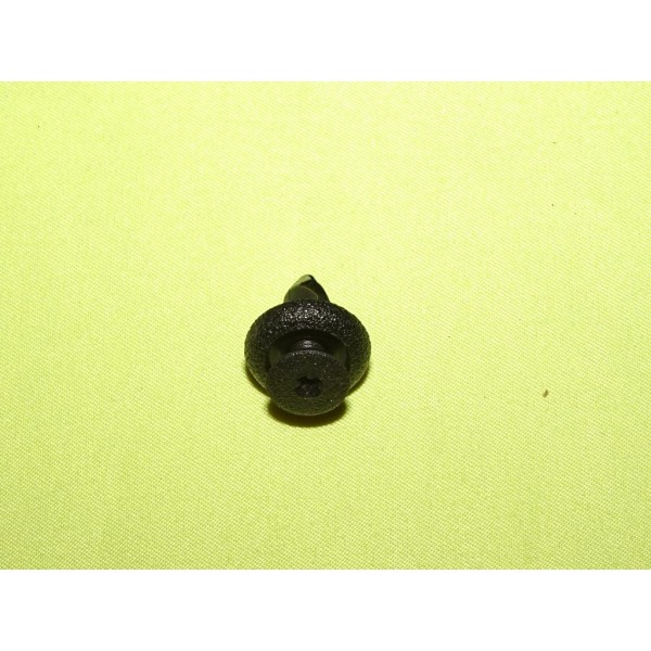 Agrafe taquet fixation pareboue passage de roue 30872530 pour volvo S40 V40