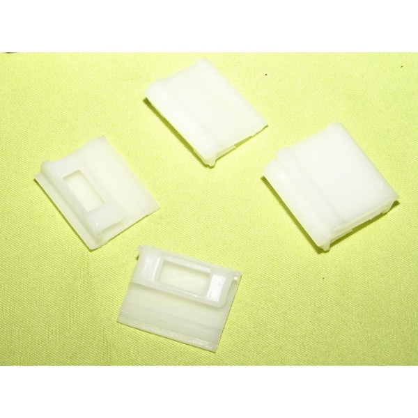 1 Agrafe fixation revetement hayon de coffre 1354535 pour volvo 740 760 940 960 V90