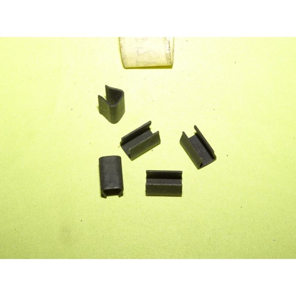 Lot 2 agrafes clips fixation moulure revetement exterieur 30851414 pour volvo S40 V40