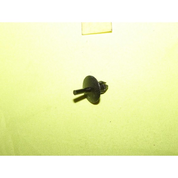 Rivet agrafe taquet fixation element parechocs avant 3923475 pour volvo S40 V40 de 2000 à 2004