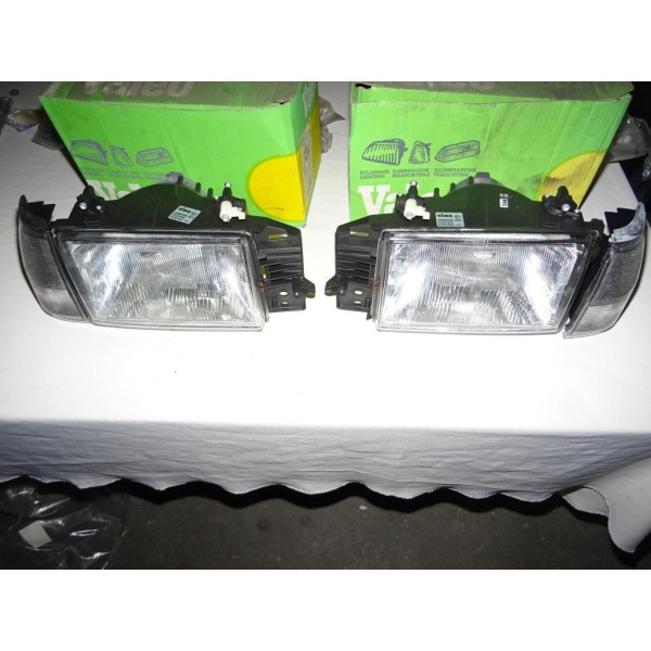 Paire phare projecteur avant avec clignotant ATTENTION ANGLE INTERIEUR FENDU ET CASSE VOIR PHOTO valeo 063151 063152 pour fiat t