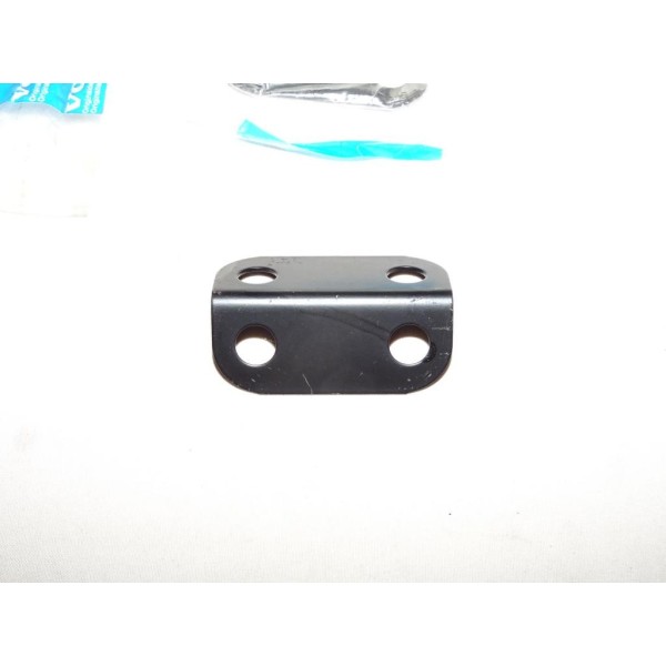 Etrier fixation parechocs pare-chocs arriere 3451327 pour volvo 440 460