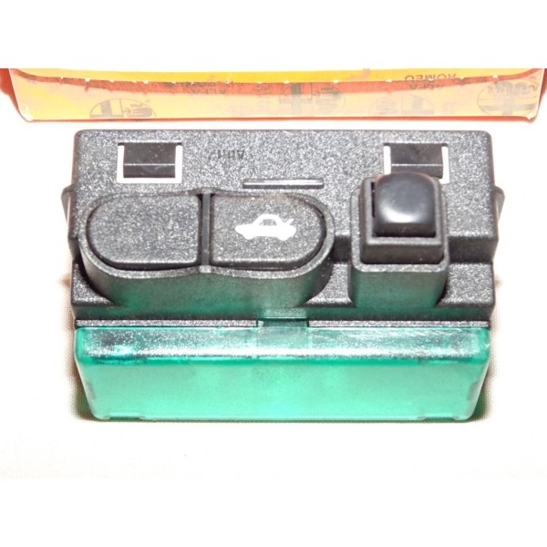 Plafonnier eclairage lampe interieur commande ouverture coffre 60812133 pour alfa romeo 155 lancia delta
