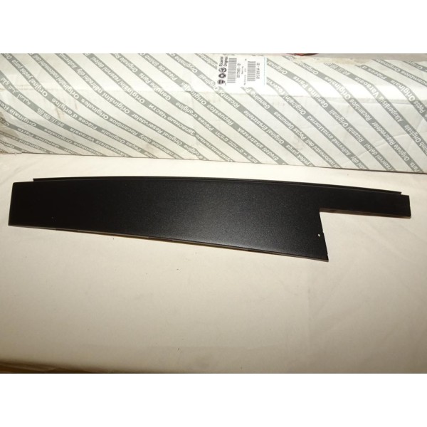 Tole plaque revetement montant porte gauche 51751660 pour fiat bravo 2 II de 2007 à 2014