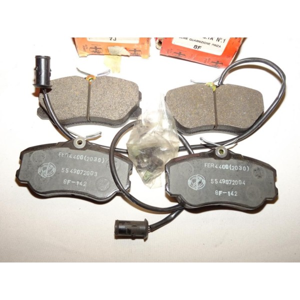 Jeux 4 plaquettes de frein avant montage lucas 5895983 pour alfa romeo 164 