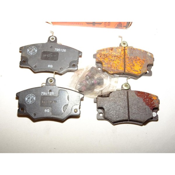 Jeux 4 plaquettes de frein avant montage girling (pellicule oxydation) 60777600 pour alfa romeo 145 146 155 fiat barchetta punto