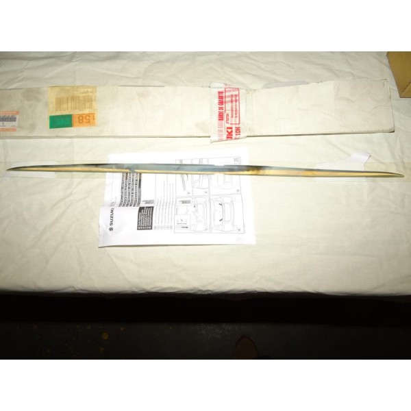 Bande baguette moulure chrome hayon de coffre 990E068K22 pour suzuki splash partir de 2009 