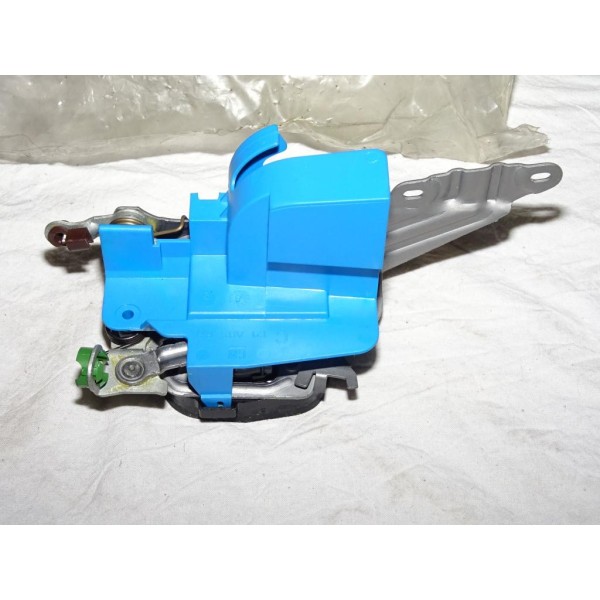 Serrure de porte portiere avant droite sans moteur 93171116 pour opel omega B 