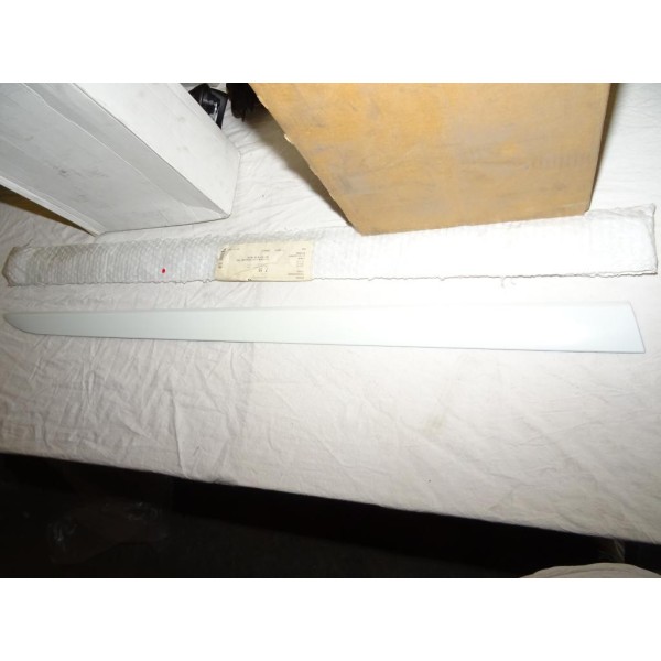 Baguette moulure de porte avant droite 13188301 pour opel corsa D partir de 2007 