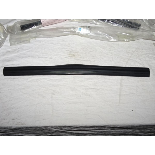 Conduit rail de guidage leve vitre 90464289 pour opel vectra B partir de 1996 