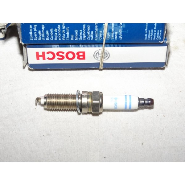 Lot 3 bougies allumage Bosch YR7NE 0242135527 pour hyundai accent 4 IV elantra 4 5 IV V i20 i30 ix20 veloster kia carens ceed ce