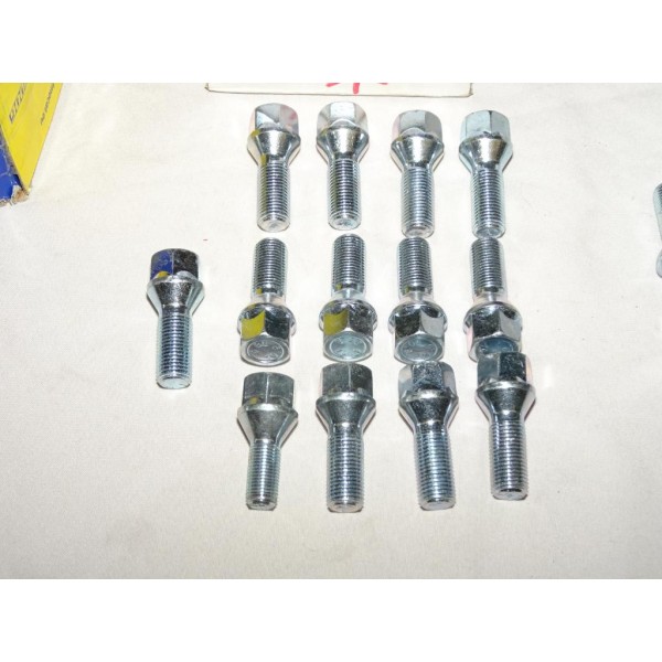 Lot 13 boulons de roue fixation jante M14x1.5 SW19 Norauto 320363 