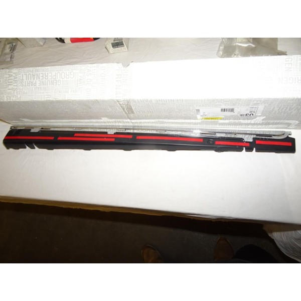 Support avec moulure baguette chrome bas de caisse avant gauche (Contenu de la photo sans réclamation) Renault 808773581R pour r