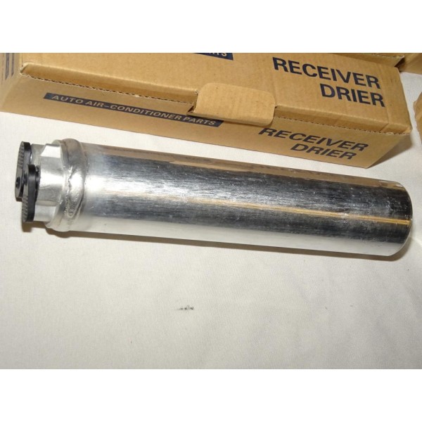 Filtre deshydrateur bouteille climatisation Receiver drier 126484 à identifier ??? 