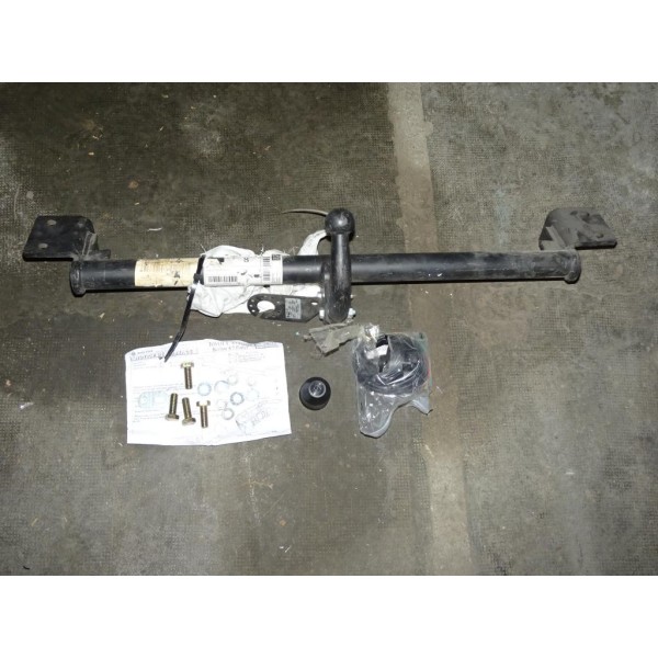 Crochet attelage attache remorque avec faisceau standard Boisnier 14122 pour toyota avensis berline de 1997 à 2003 