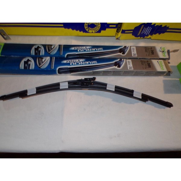 Paire balais essuie glace 650 + 475mm souple silencio xtrm Valeo VM381 574481 pour mercedes classe B W242 W246