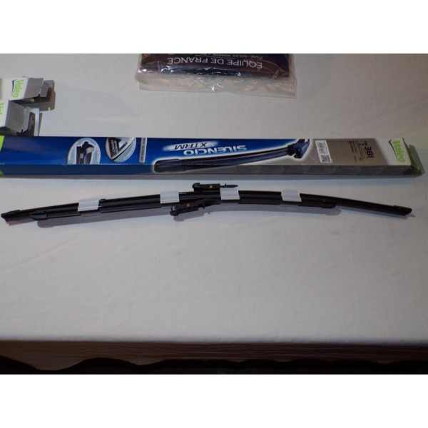 Paire balais essuie glace 650+475mm souple silencio xtrm Valeo VM381 574481 pour mercedes classe B W242 W246 