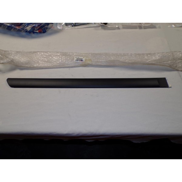 Baguette moulure de porte arriere droite Fiat 183203280 pour fiat punto de 1997 à 1999 