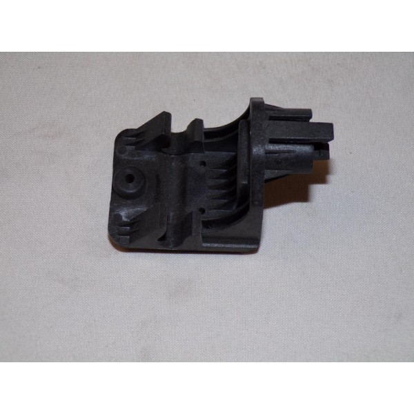 Support fixation banquette siege arriere Fiat 183751262 pour fiat stilo de 2001 à 2007 