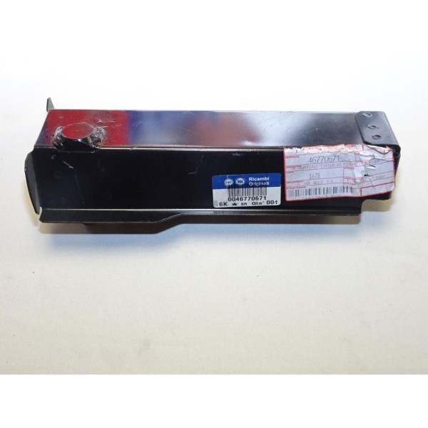 Etrier support fixation aile avant droite Fiat 46770671 pour fiat multipla 