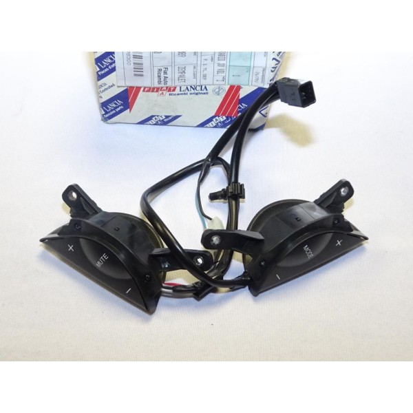 Paire commandes au volant Fiat 71711988 pour fiat marea HLX de 1996 à 2002 