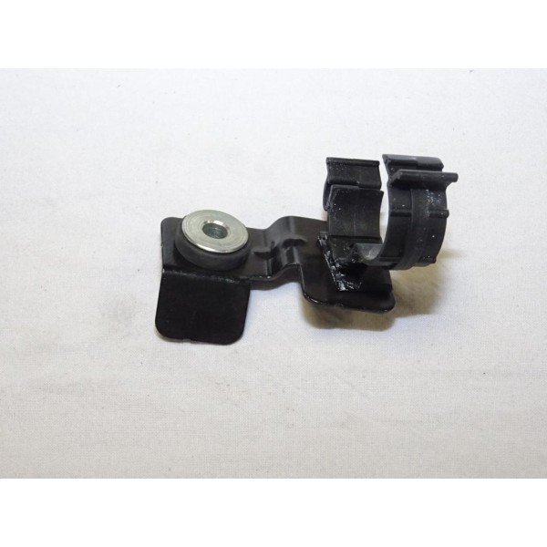 Etrier gauche support durite tuyau depression Fiat 51828747 pour fiat 500L partir de 2012 grande punto evo de 2008 à 2013 