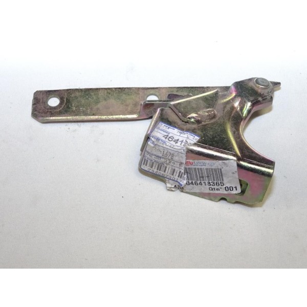 Charniere gauche ouverture capot moteur Fiat 46418365 pour fiat punto 1 de 1993 à 1999 