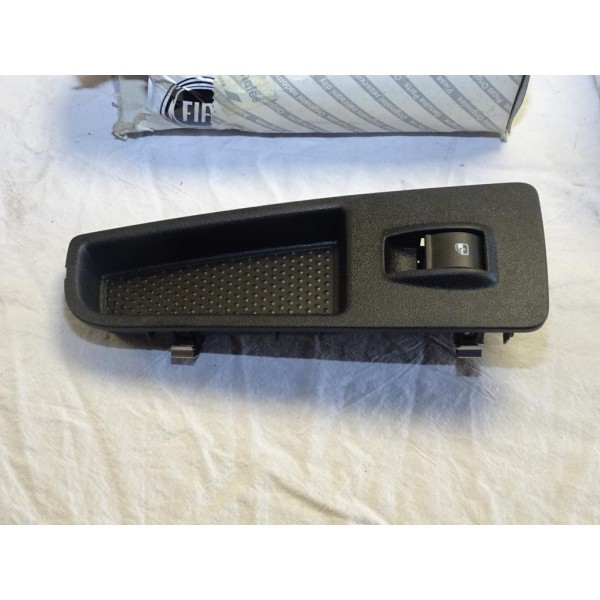 Platine commande leve vitre electrique avant droite Fiat 735411032 pour fiat grande punto evo de 2005 à 2017 