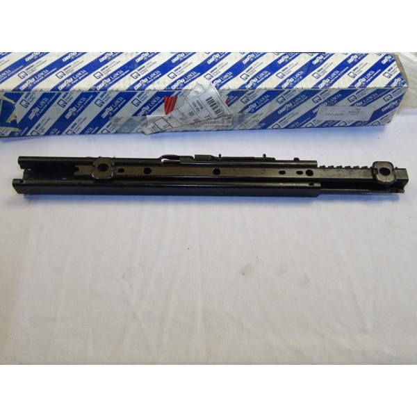 Glissiere rail gauche siege avant gauche FIat 46991512 pour fiat bravo de 1995 à 2001 