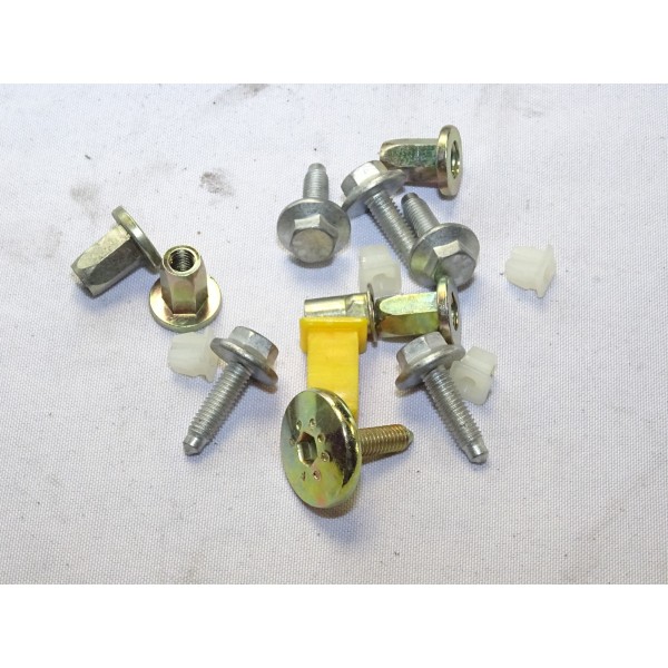 Kit agrafes attache fixation aile avant Fiat 59068998 pour fiat punto 2 II partir de 1999 