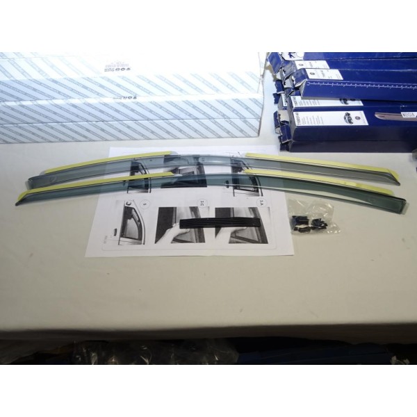 Paire bulles air deflecteur vitre Fiat 71802536 pour fiat punto version 5 portes 