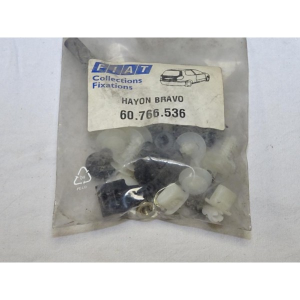 Kit agrafes fixation hayon de coffre arriere Fiat 60766536 pour fiat bravo 