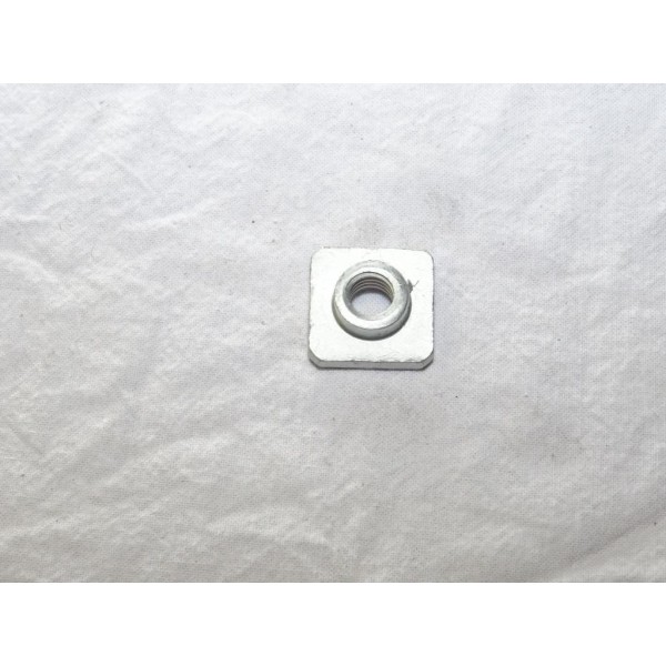 Douille ecrou fixation parechocs pare-chocs Fiat 7519763 pour fiat duna 