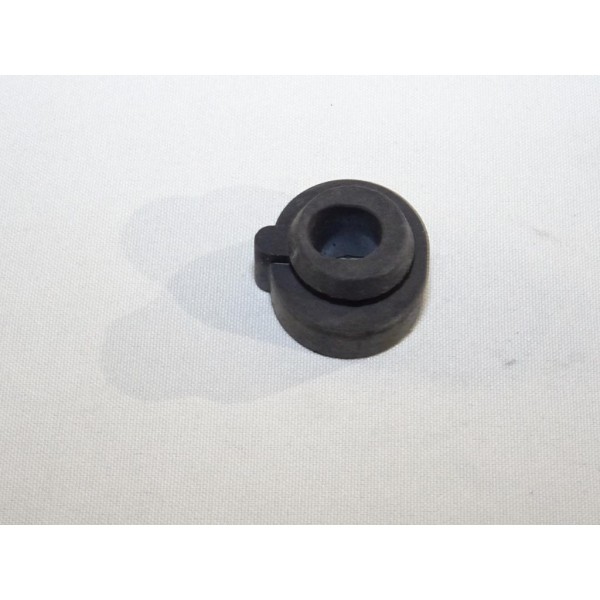 Bague tampon silent bloc fixation bocal reservoir liquide refroidissement Fiat 55700545 pour fiat 500 500L grande punto evo brav